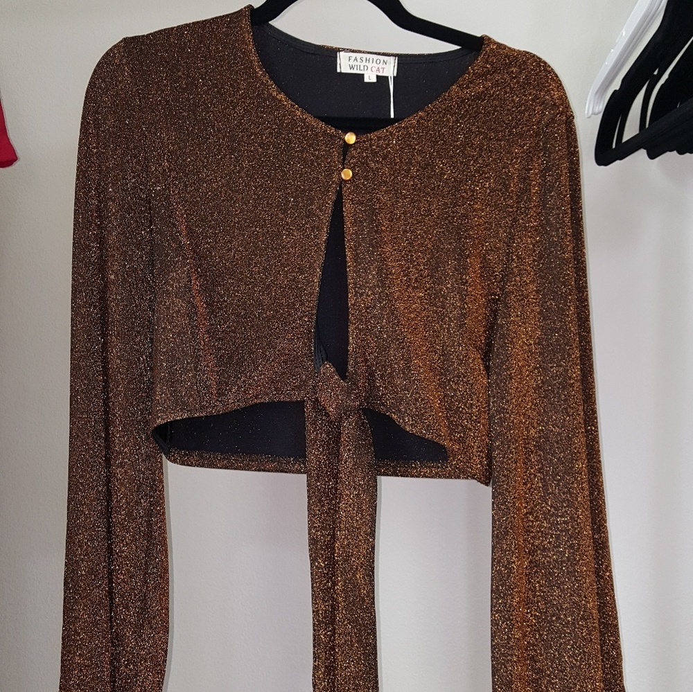Sexy Flared sleeve front tie crop top NWT - Picture 4 of 4